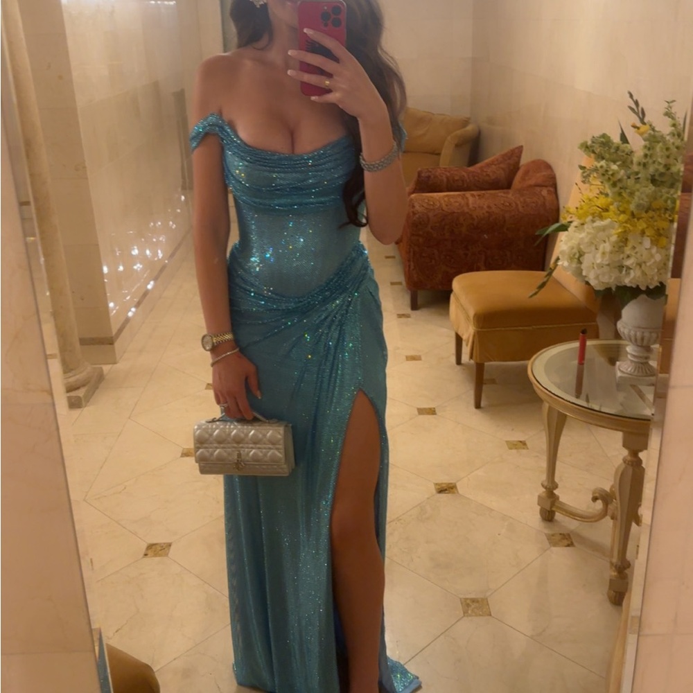 Elegant Blue Off-Shoulder Evening Dress